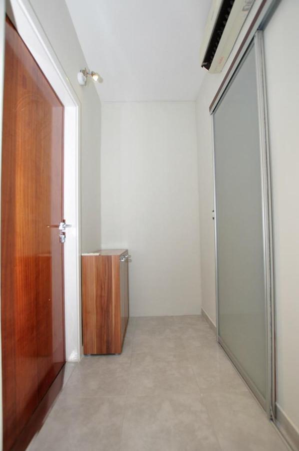 Apartments Gabi Omis Exterior photo
