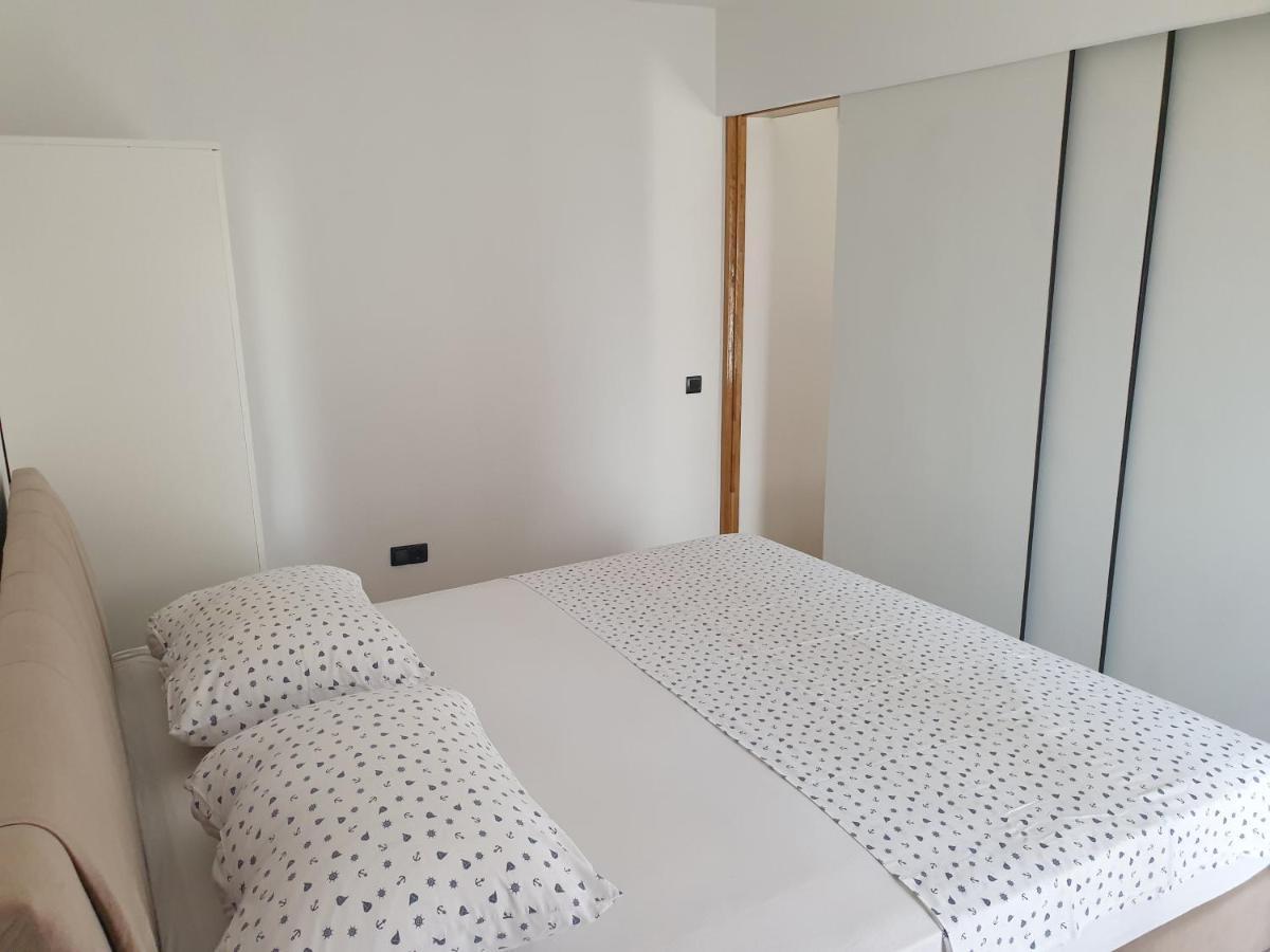 Apartments Gabi Omis Exterior photo